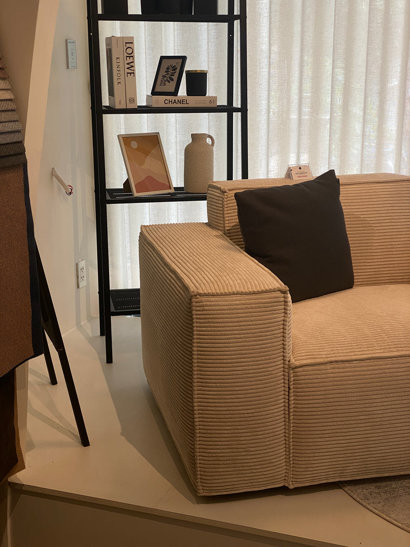 BOLD ARMCHAIR