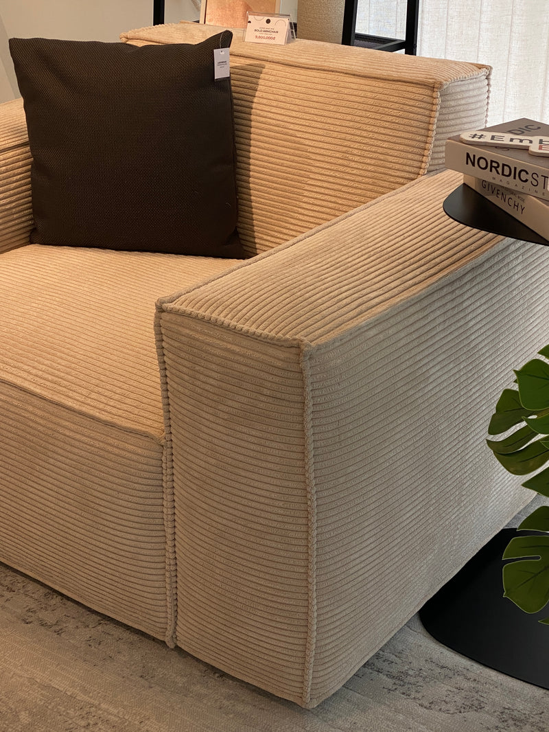 BOLD ARMCHAIR