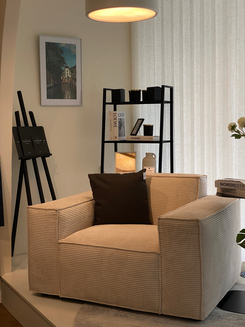 BOLD ARMCHAIR