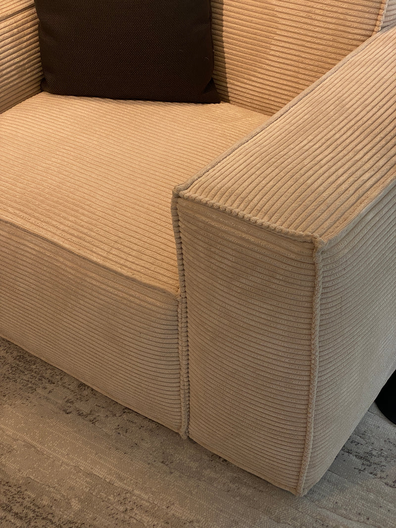 BOLD ARMCHAIR