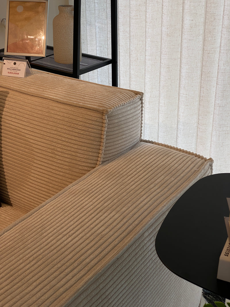 BOLD ARMCHAIR