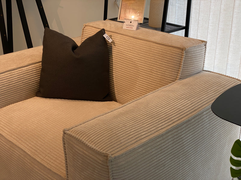 BOLD ARMCHAIR