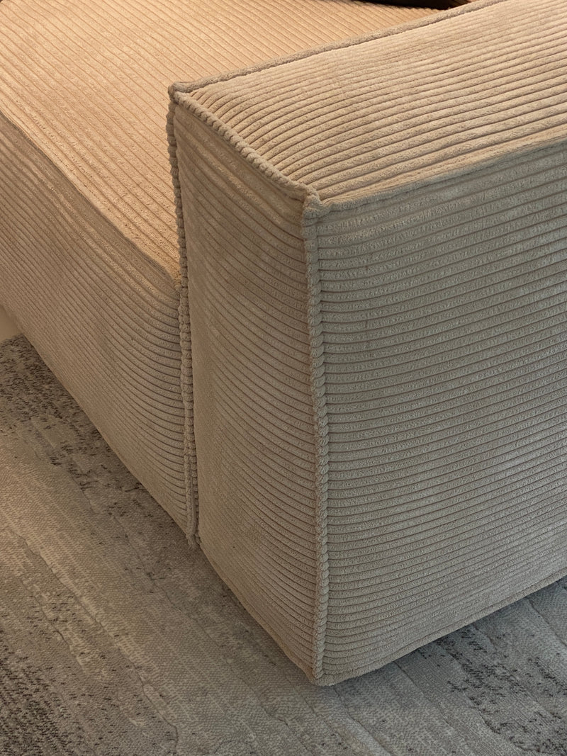 BOLD ARMCHAIR